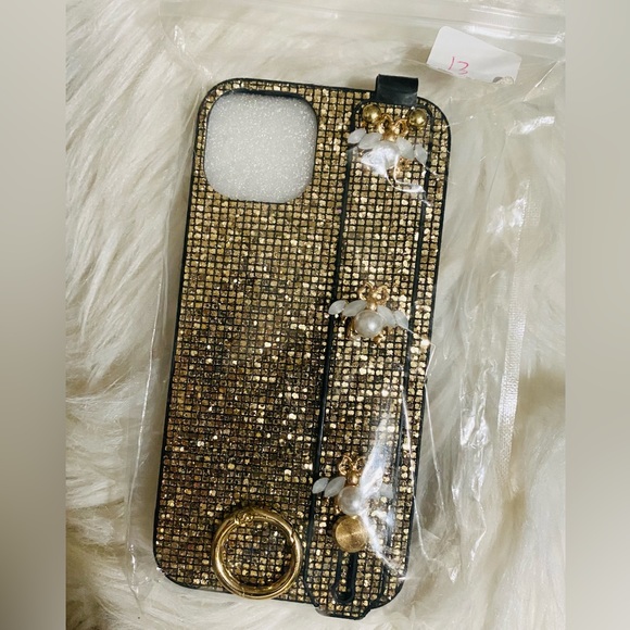 iPhone 13 6.1in Gold Case - Picture 5 of 6